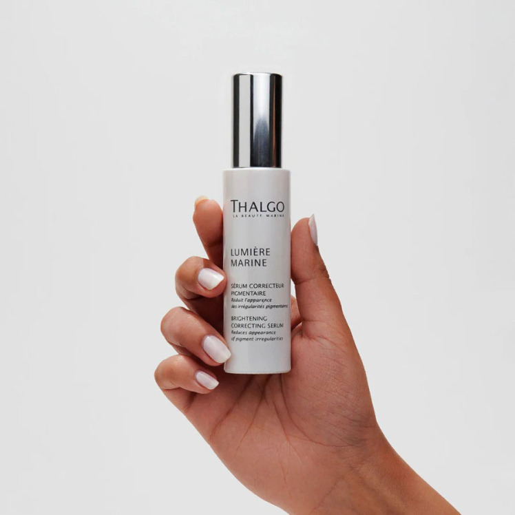 سرم روشن کننده تالگو در دست در نمایندگی تالگوشیدلون