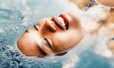 در این مراقب حرفه ای، میزان چربی پوست تنظیم می شود و مبارزه جدی با دانه های سیاه چربی اجرا می گردد. نواقص پوست برطرف می شود.